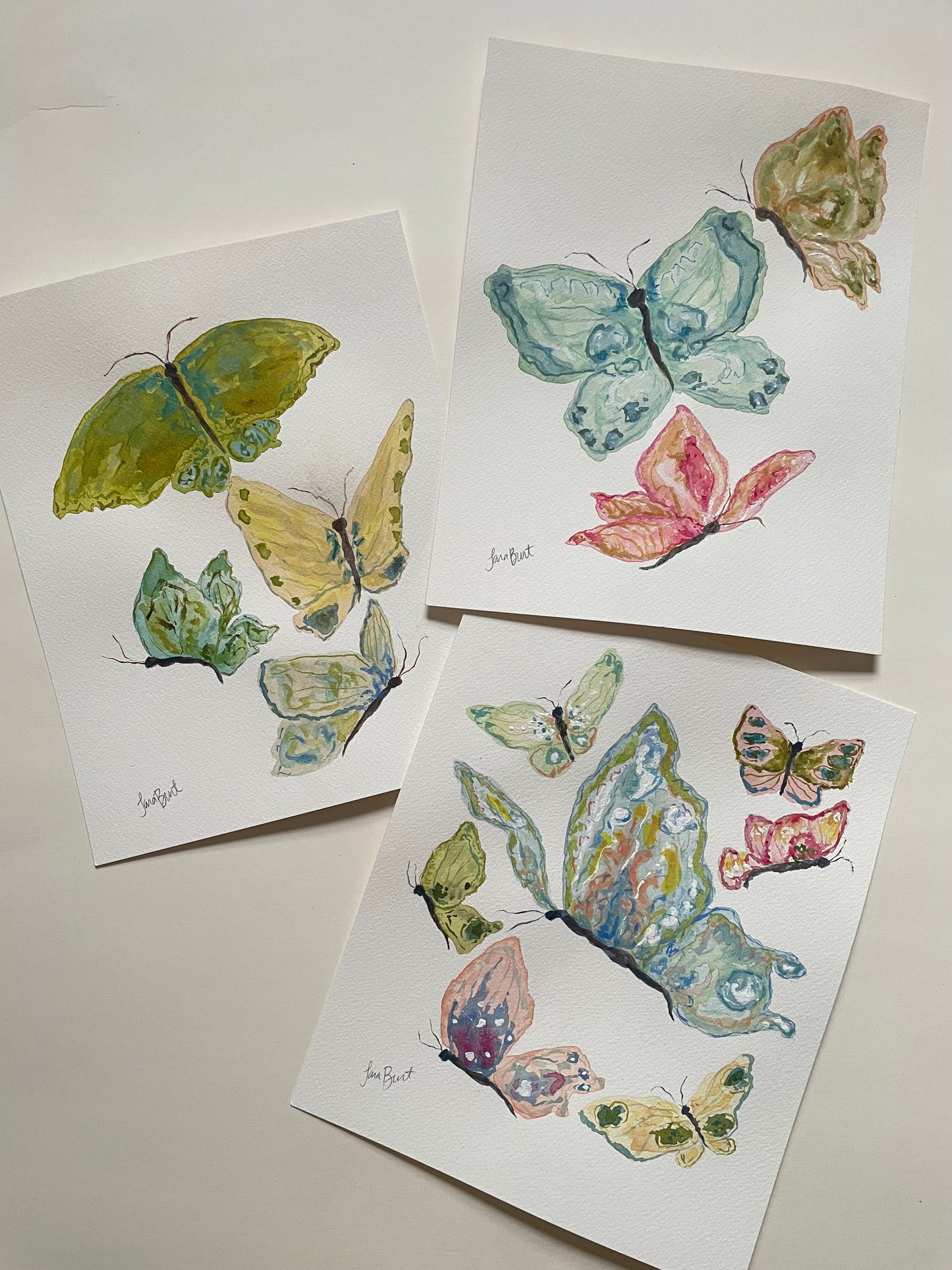 6 Little Loves Surrounding 1 Papillon